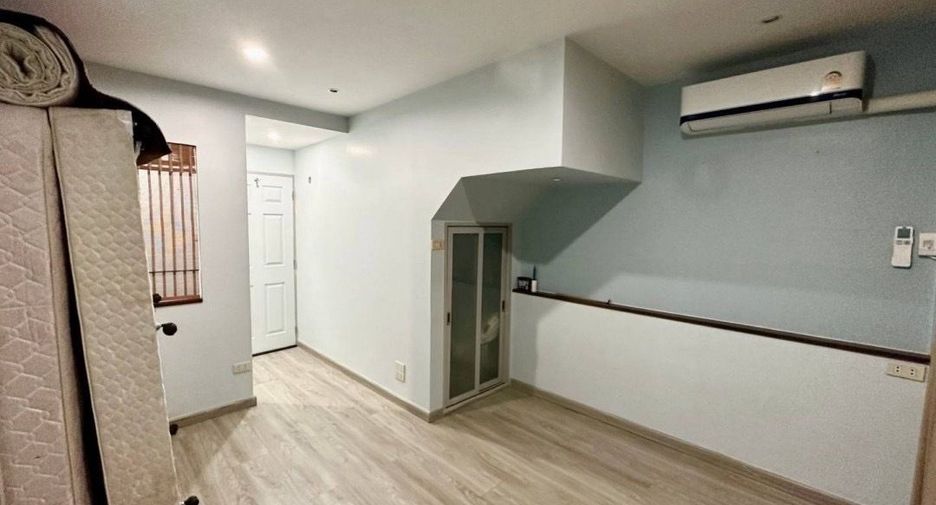 For rent retail Space in Din Daeng, Bangkok