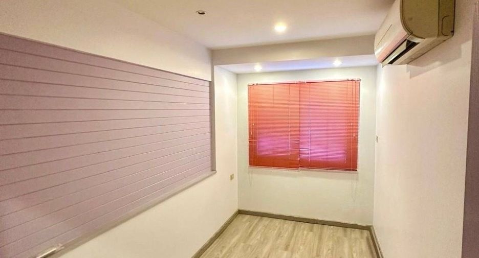 For rent retail Space in Din Daeng, Bangkok