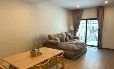 Casa adosada en alquiler de 3 habitaciones en Prawet, Bangkok