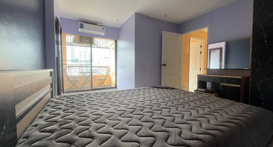 For rent 2 bedrooms condo in Sathon, Bangkok