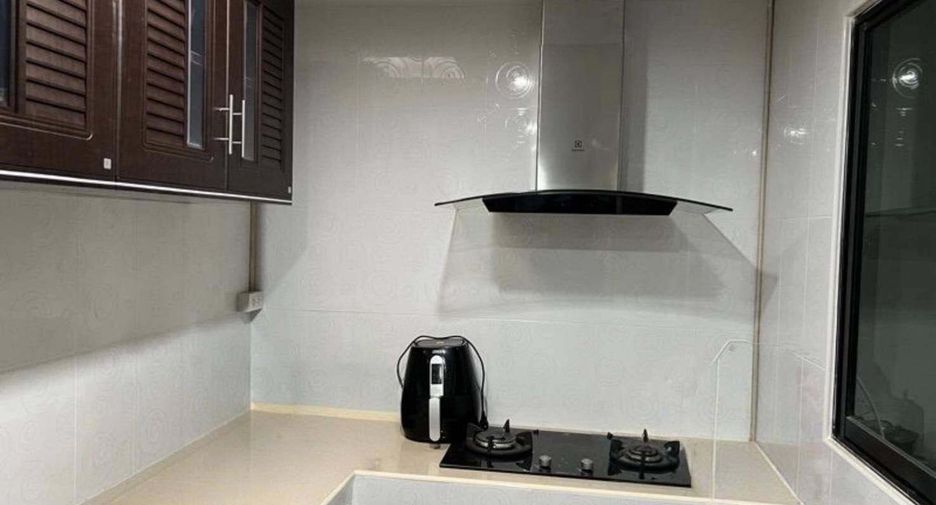 For rent 3 ベッドルーム townhouse in Saphan Sung, Bangkok