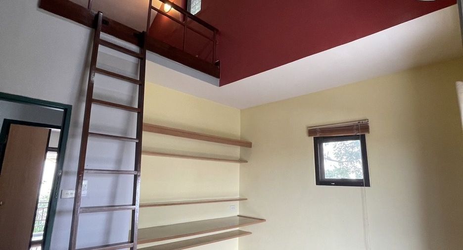 For rent 4 bedrooms townhouse in Bang Kapi, Bangkok