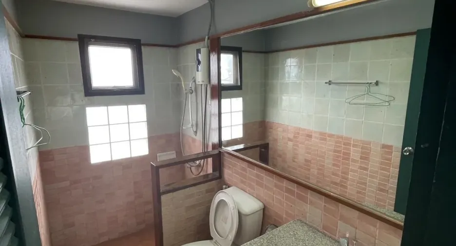 For rent 4 bedrooms townhouse in Bang Kapi, Bangkok