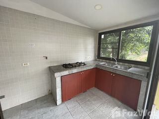 Аренда 4 спальни таунхаус в Банг Капи, Бангкок