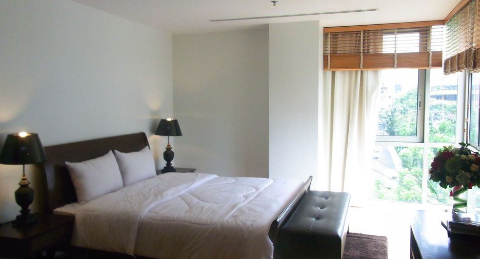 For rent 3 bedrooms condo in Sathon, Bangkok