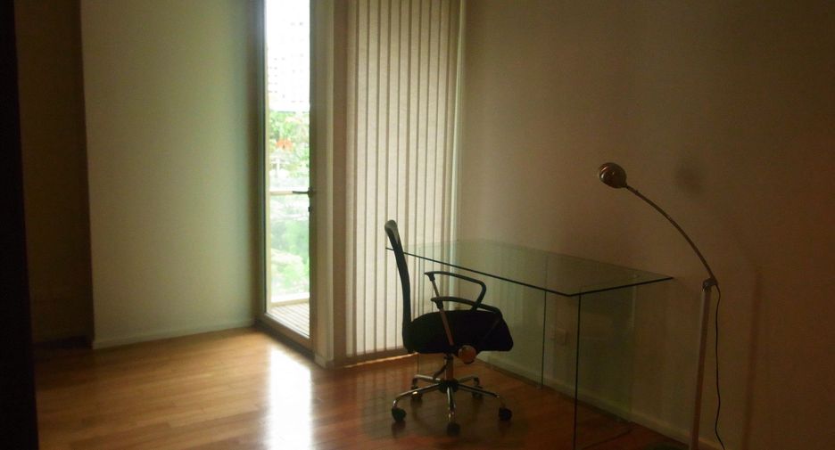 For rent 3 bedrooms condo in Sathon, Bangkok