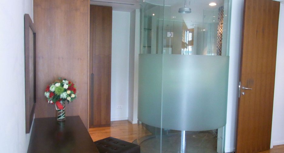For rent 3 bedrooms condo in Sathon, Bangkok