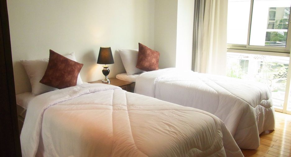 For rent 3 bedrooms condo in Sathon, Bangkok