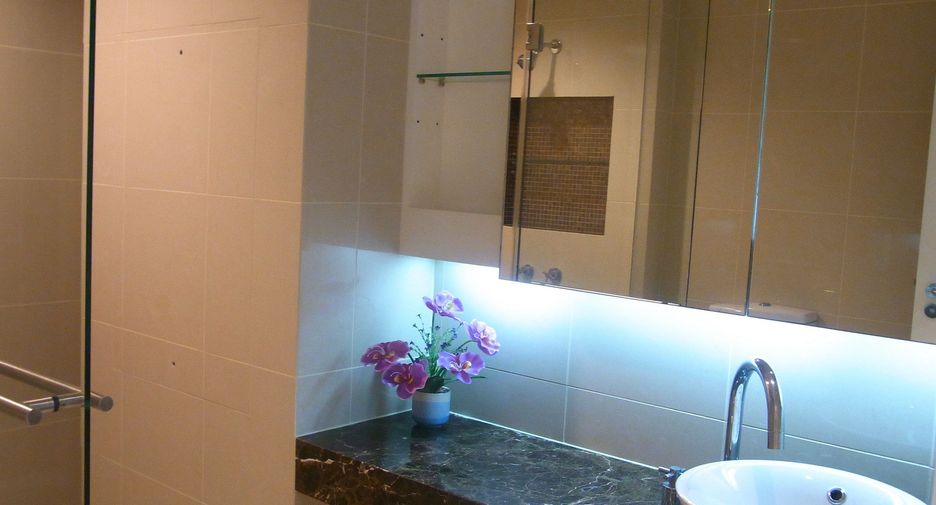 For rent 3 bedrooms condo in Sathon, Bangkok