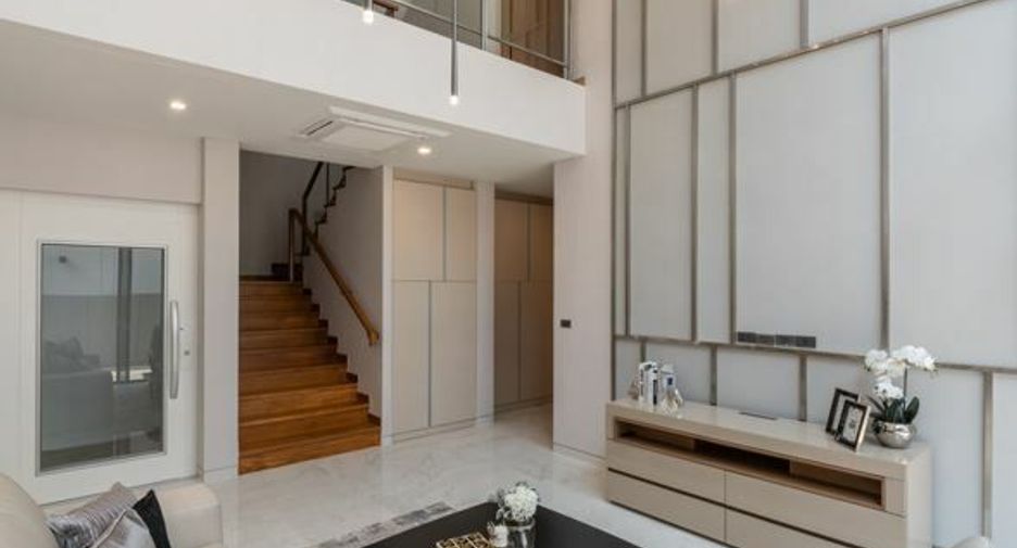 Haus zur Miete mit 4 Zimmer in Yan Nawa, Bangkok