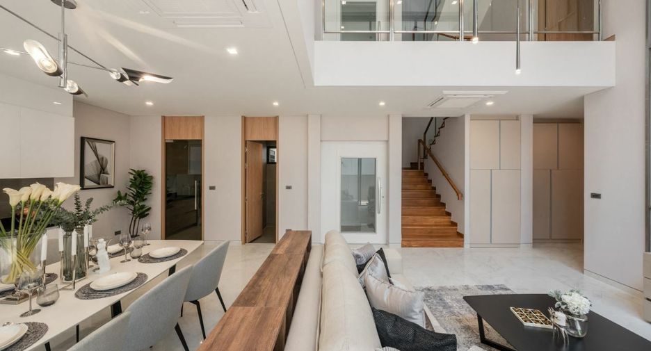 Haus zur Miete mit 4 Zimmer in Yan Nawa, Bangkok