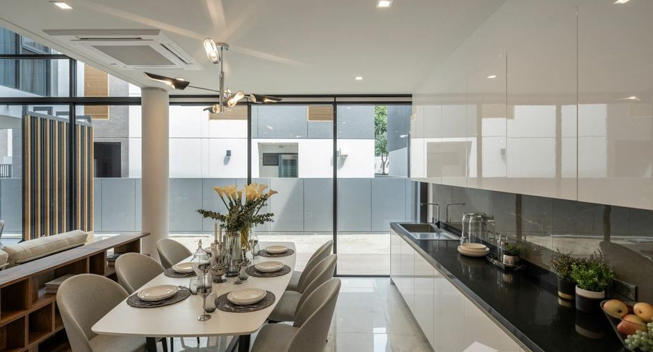 Haus zur Miete mit 4 Zimmer in Yan Nawa, Bangkok