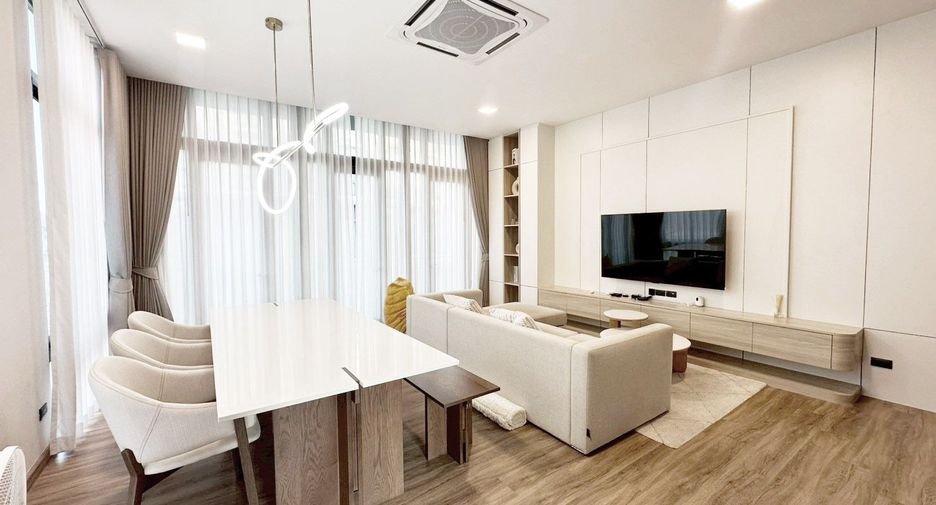 For rent 3 bedrooms townhouse in Chatuchak, Bangkok