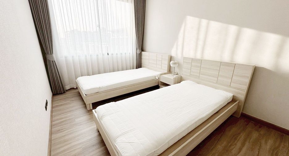 For rent 3 bedrooms townhouse in Chatuchak, Bangkok