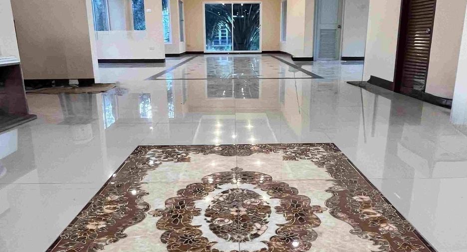 For rent 4 bedrooms house in Khlong Sam Wa, Bangkok