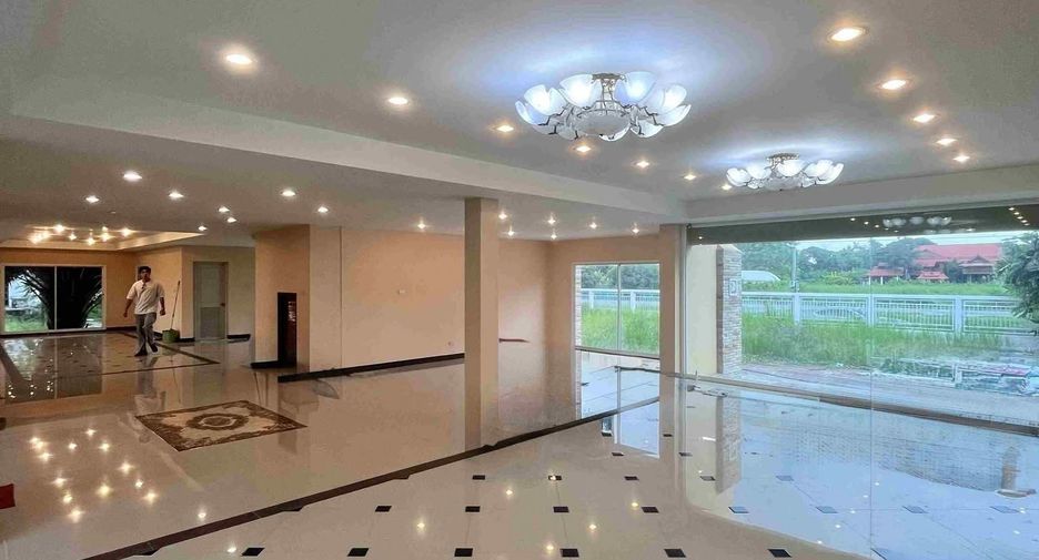 For rent 4 bedrooms house in Khlong Sam Wa, Bangkok