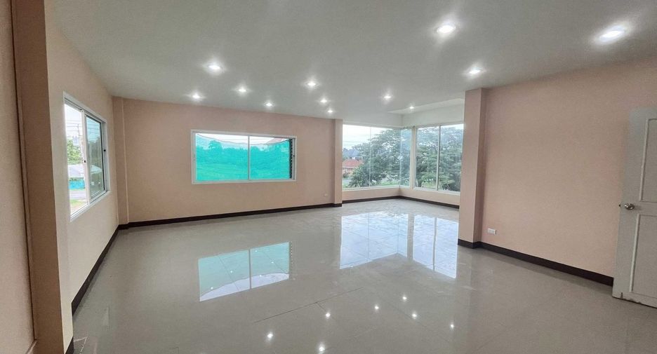 For rent 4 bedrooms house in Khlong Sam Wa, Bangkok