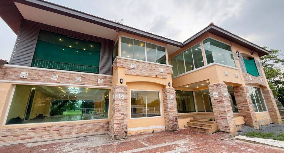 For rent 4 bedrooms house in Khlong Sam Wa, Bangkok