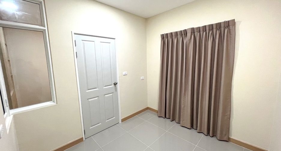 For rent 2 bedrooms townhouse in Phra Pradaeng, Samut Prakan