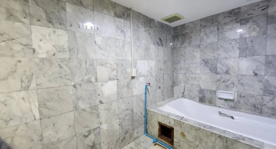 For rent 2 bedrooms condo in Bang Rak, Bangkok