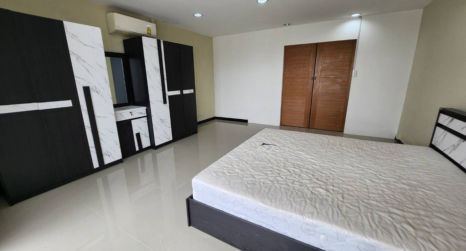 For rent 2 bedrooms condo in Bang Rak, Bangkok