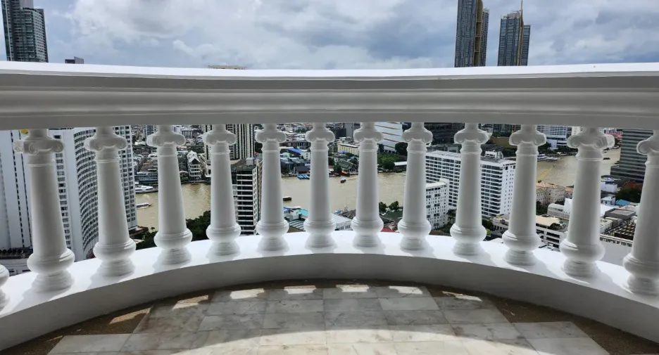 For rent 2 bedrooms condo in Bang Rak, Bangkok
