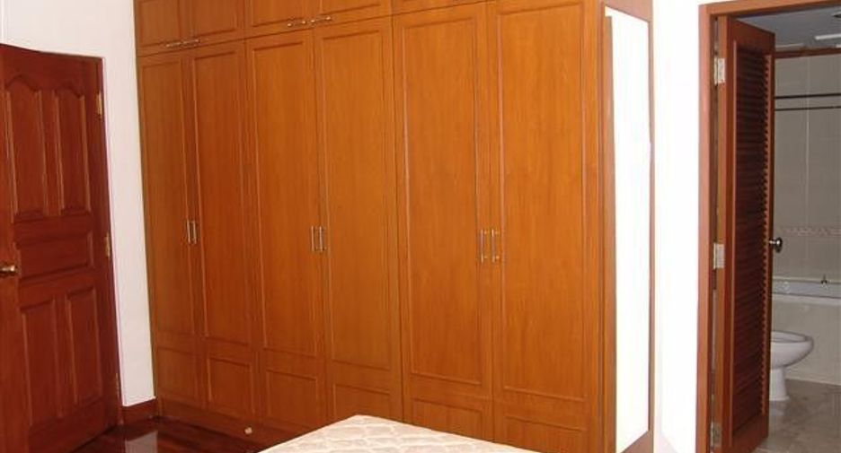 For rent 2 bedrooms condo in Pathum Wan, Bangkok