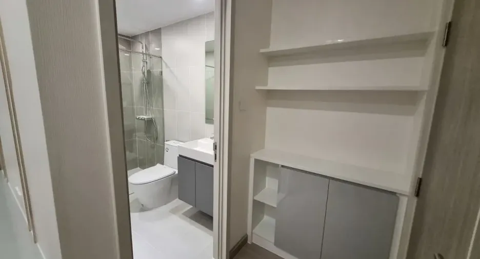 For rent 2 bedrooms condo in Khlong San, Bangkok