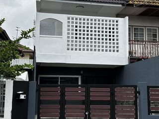 出租 3 卧室 联排别墅 在 Wang Thong Lang, 曼谷