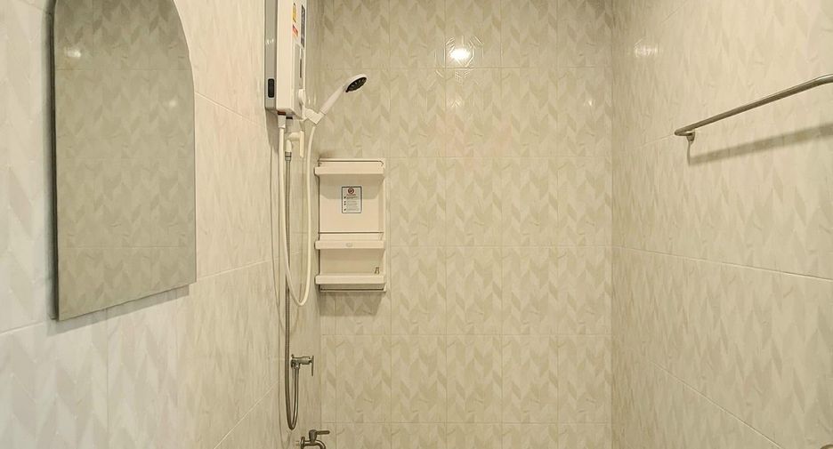 Reihenhaus zur Miete mit 2 Zimmer in Phra Khanong, Bangkok