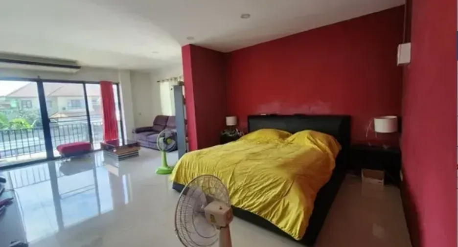 For rent 7 ベッドルーム house in Phra Khanong, Bangkok