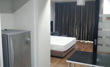 Wohnung zur Miete mit Studio in Sathon, Bangkok