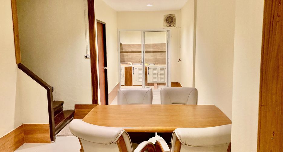For rent 2 bedrooms townhouse in Bang Na, Bangkok