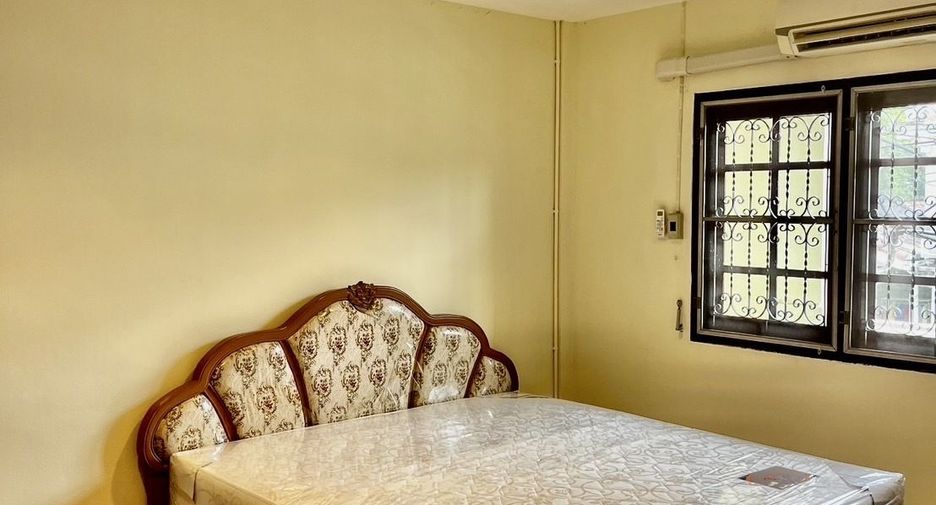 For rent 2 bedrooms townhouse in Bang Na, Bangkok