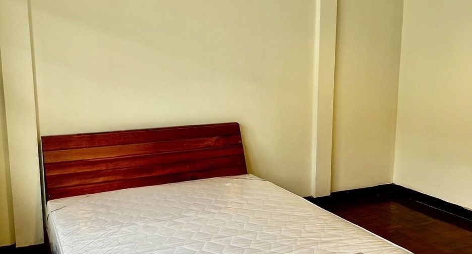 For rent 2 bedrooms townhouse in Bang Na, Bangkok