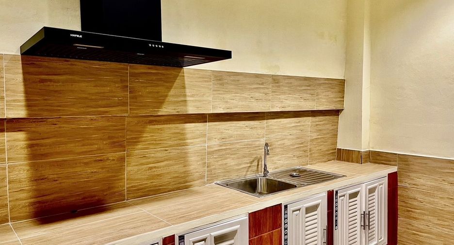 For rent 2 bedrooms townhouse in Bang Na, Bangkok