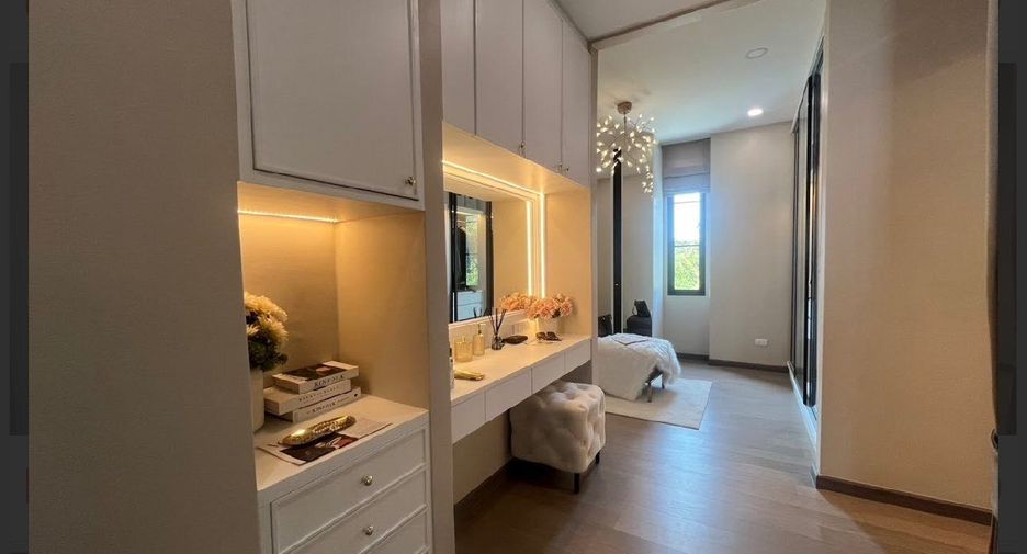 For rent 3 bedrooms house in Lat Phrao, Bangkok