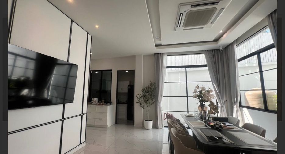 For rent 3 bedrooms house in Lat Phrao, Bangkok