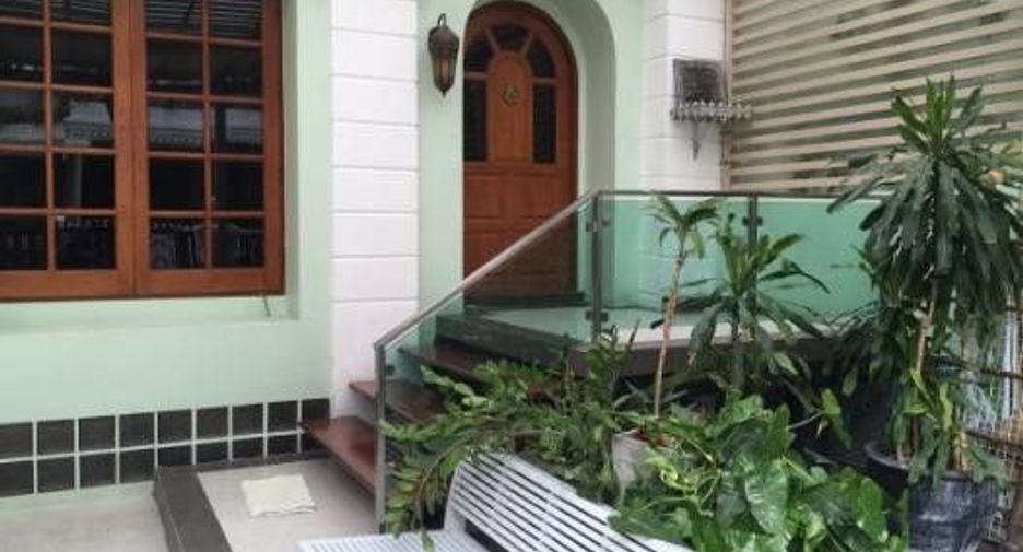 出租 3 卧室 联排别墅 在 Pathum Wan, 曼谷