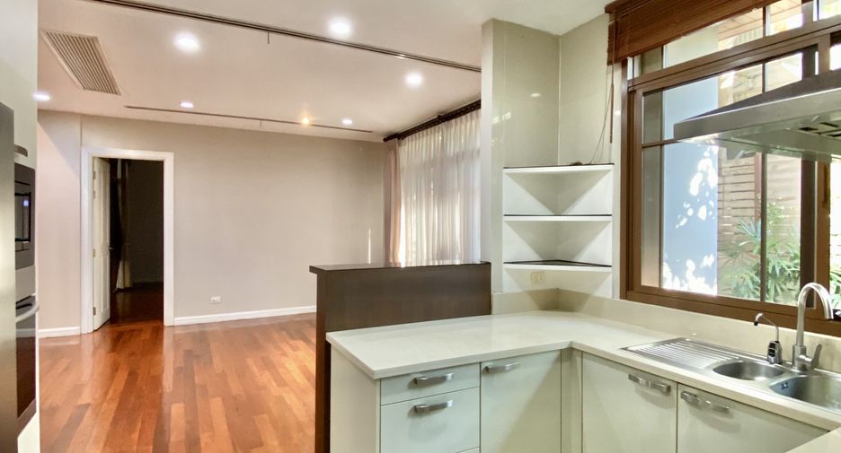 Haus zur Miete mit 4 Zimmer in Watthana, Bangkok