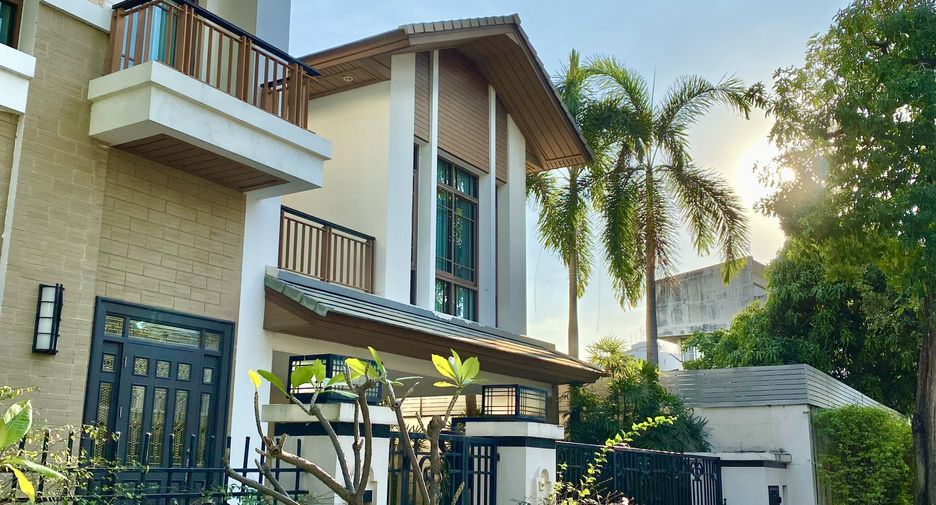 Haus zur Miete mit 4 Zimmer in Watthana, Bangkok