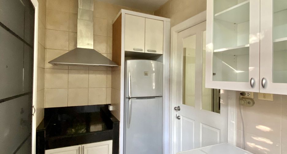 Haus zur Miete mit 4 Zimmer in Watthana, Bangkok