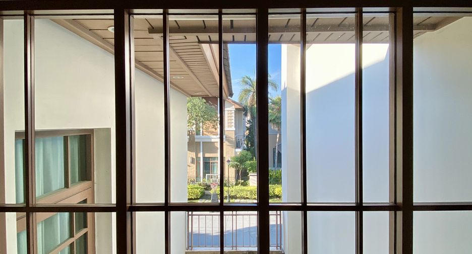 Haus zur Miete mit 4 Zimmer in Watthana, Bangkok