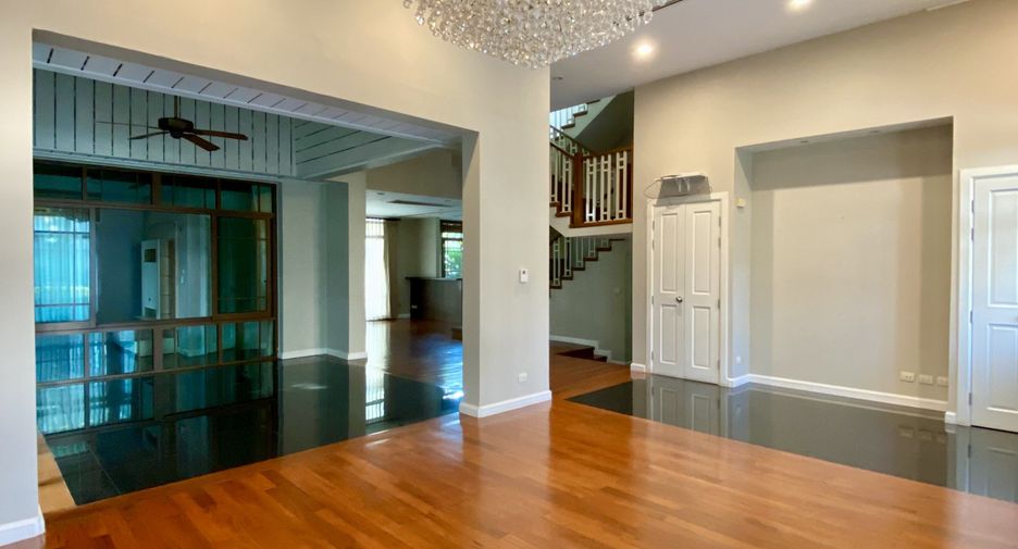 Haus zur Miete mit 4 Zimmer in Watthana, Bangkok