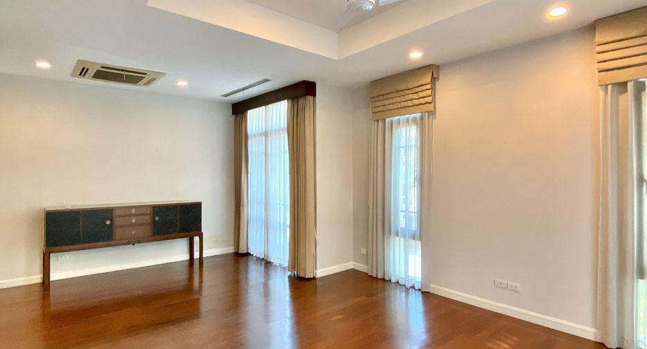 Haus zur Miete mit 4 Zimmer in Watthana, Bangkok