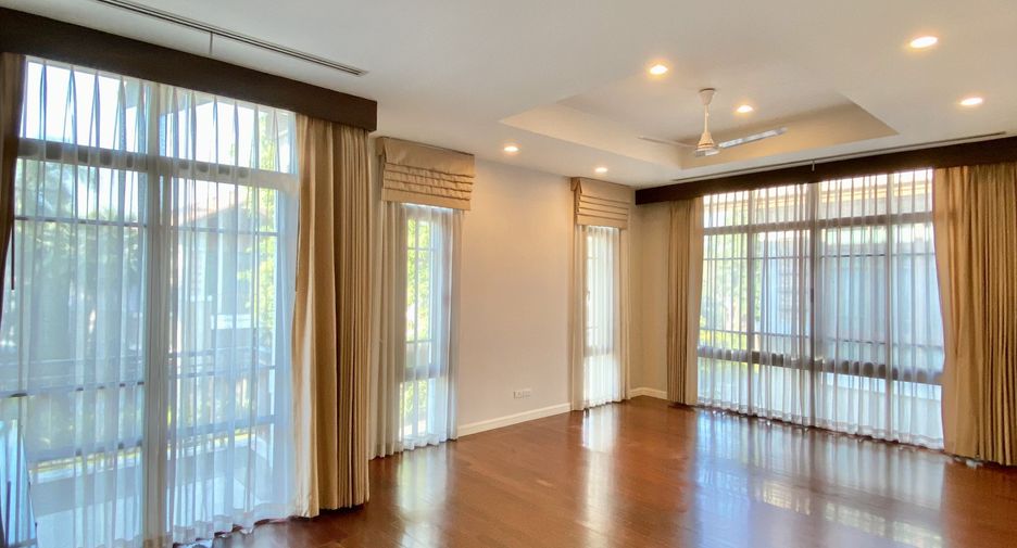 Haus zur Miete mit 4 Zimmer in Watthana, Bangkok