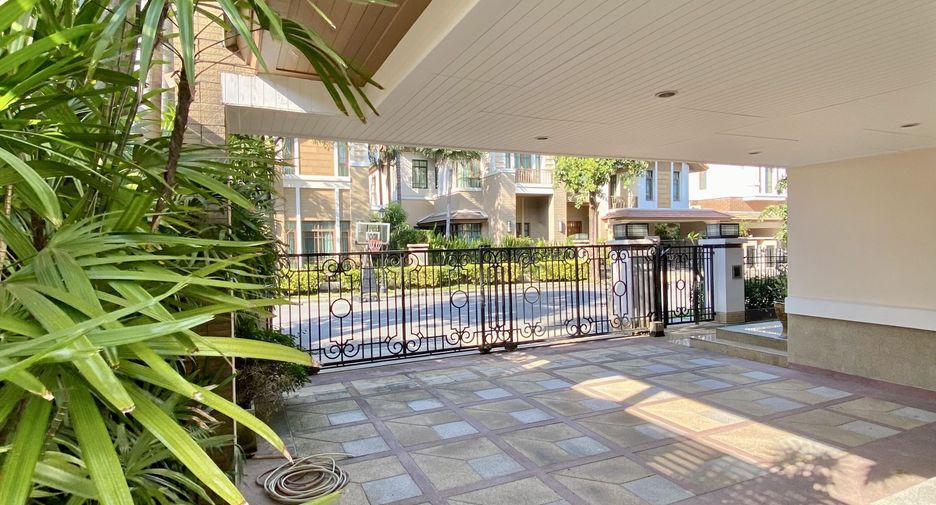 Haus zur Miete mit 4 Zimmer in Watthana, Bangkok