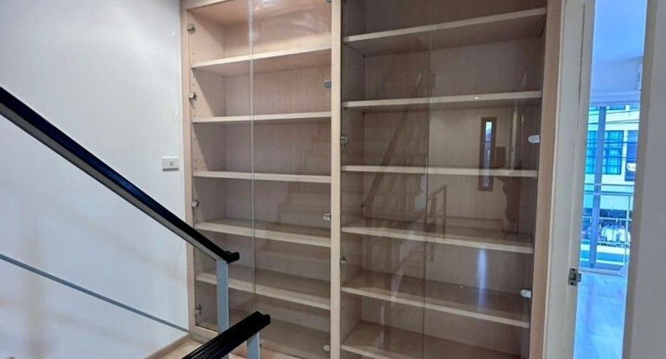 Аренда 3 спальни таунхаус в Суан Луанг, Бангкок