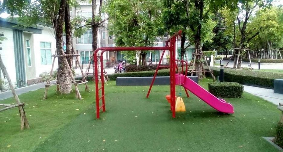 For rent 3 bedrooms townhouse in Bang Kapi, Bangkok