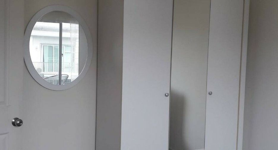 For rent 3 bedrooms townhouse in Bang Kapi, Bangkok